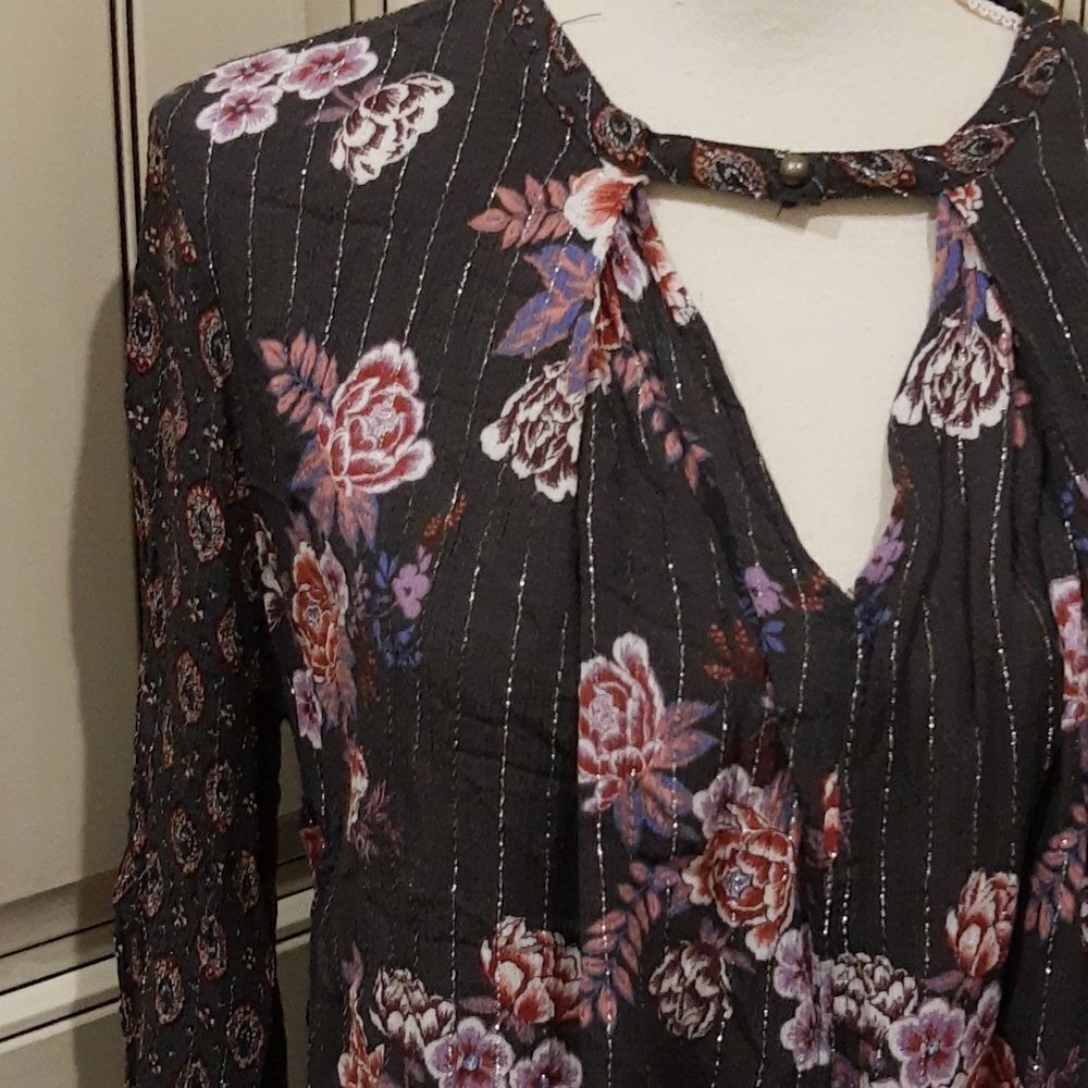 GYPSIES & Moondust Long Sleeve Floral Top Key Hole - Picture 4 of 8